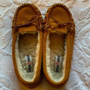 Minnetonka moccasin slippers size 8